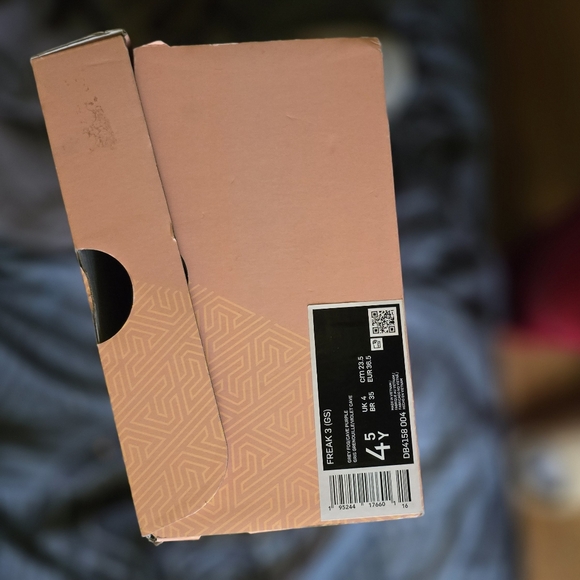 Nike Freak 3 size 4.5Y in good condition. - Picture 6 of 6
